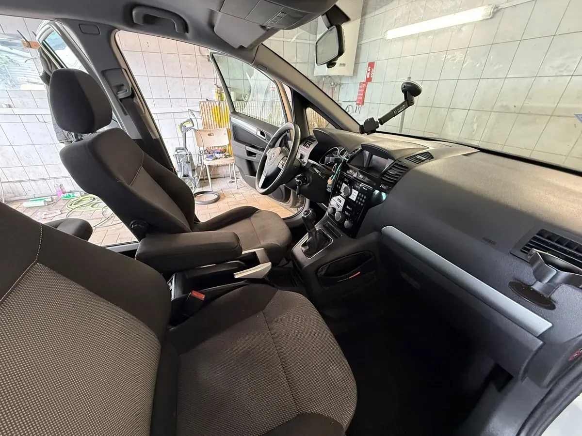 Opel Zafira 2010 photo 3
