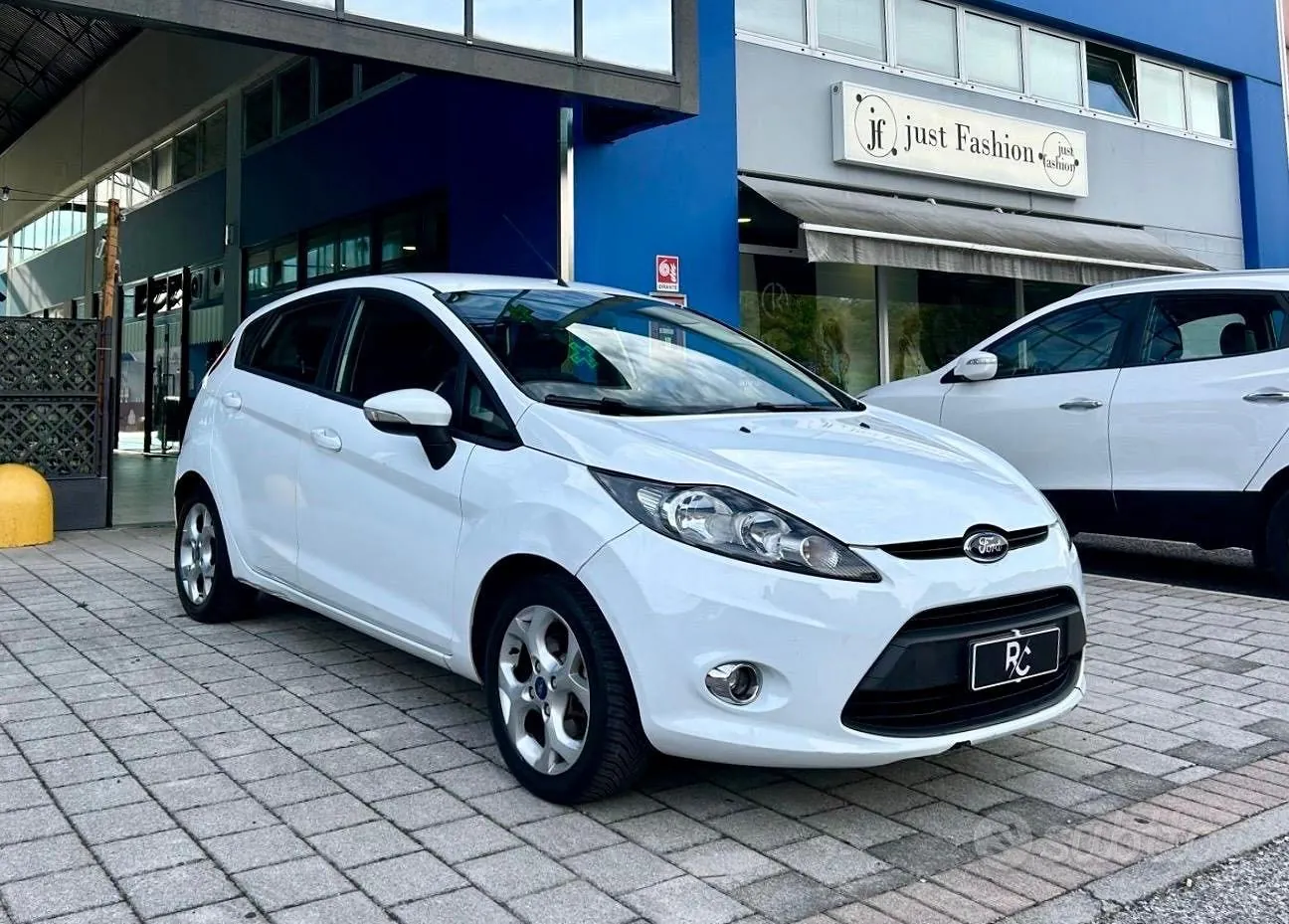 Ford Fiesta 2012 photo 3