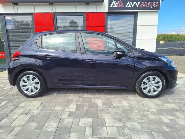 Peugeot 208 2018 photo 3