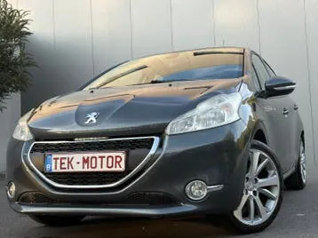 Peugeot 208 2012 photo 2