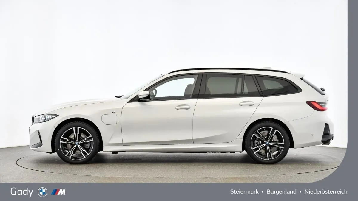 BMW 3 Series 2024 photo 3