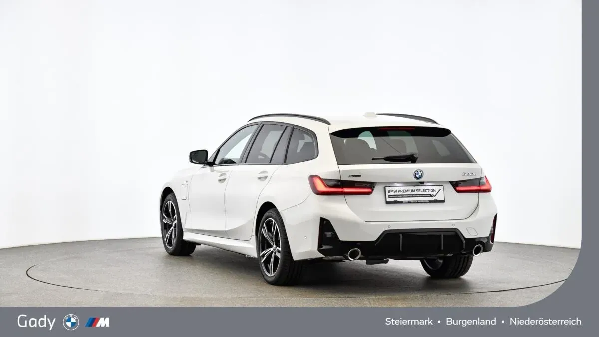 BMW 3 Series 2024 photo 2