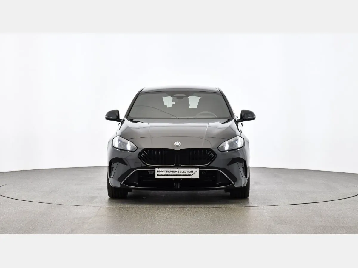 BMW 1 Series photo 2