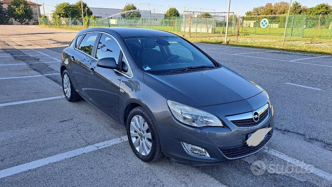 Opel Astra 2011 photo 5
