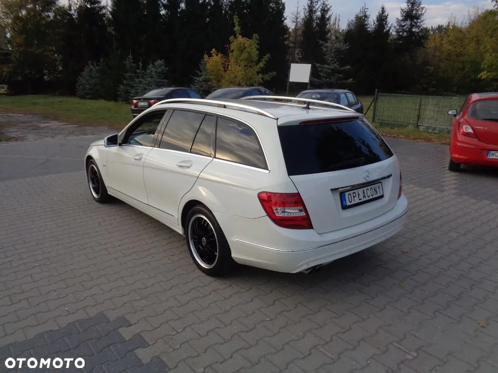 Mercedes-Benz C-Class 2011 photo 2