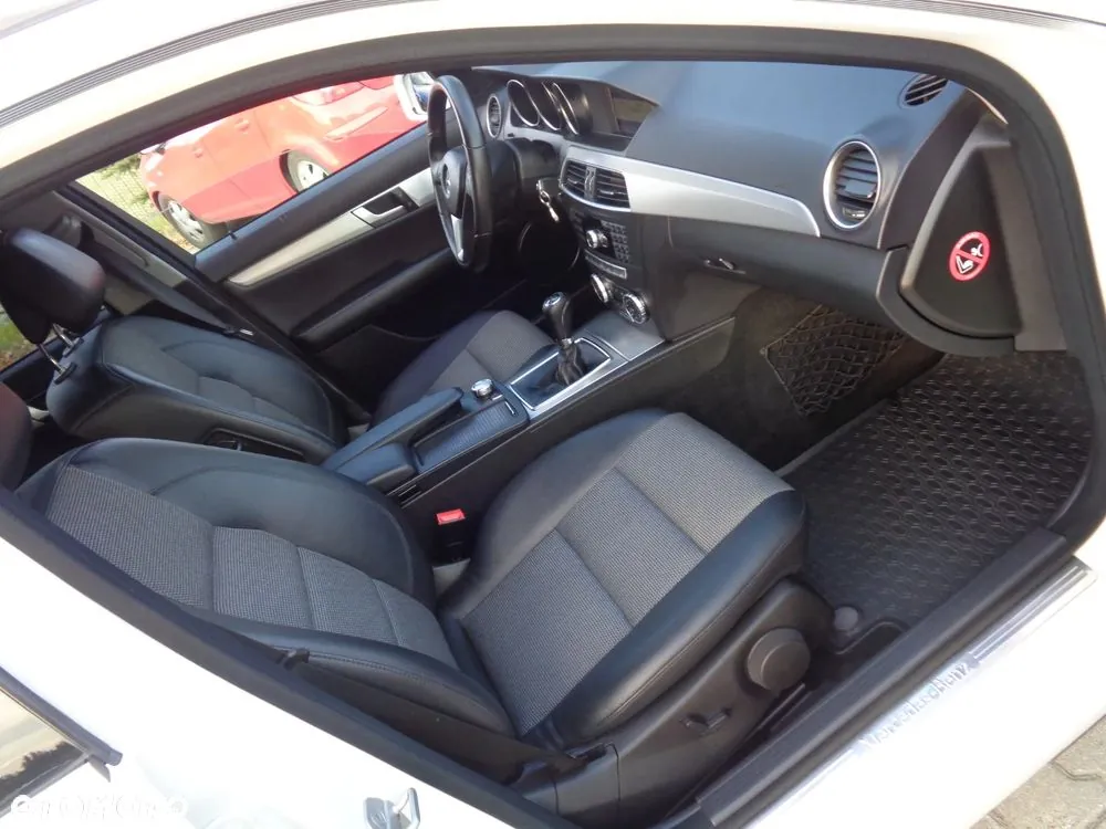Mercedes-Benz C-Class 2011 photo 5