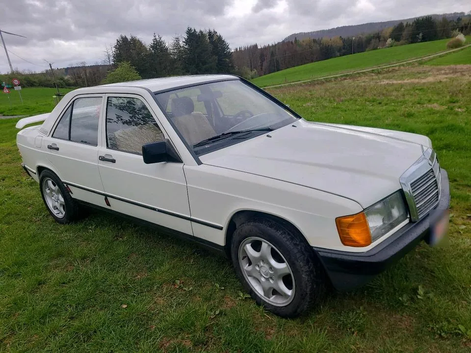 Mercedes-Benz 190E