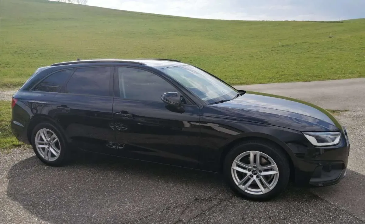 Audi A4 2021 photo 2