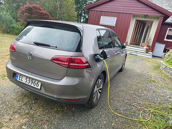 Volkswagen E-Golf 2015 photo 4