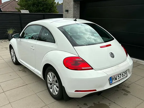 Volkswagen The Beetle 2012 photo 2