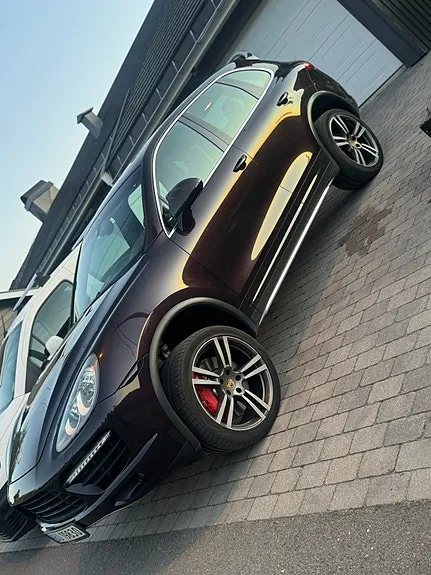 Porsche Cayenne Turbo 2011 photo 4
