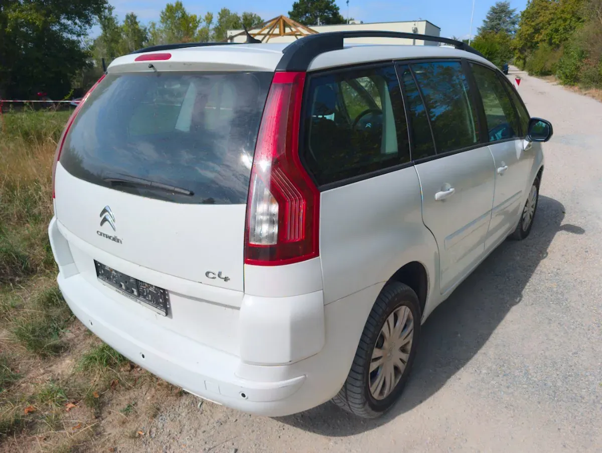 Citroen Grand C4 Picasso 2010 photo 3