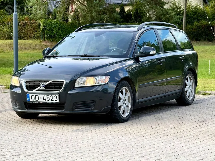 Volvo V50 2010 photo 2