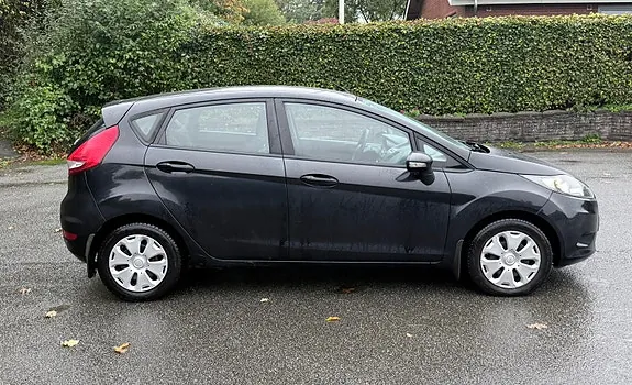 Ford Fiesta 2010 photo 3