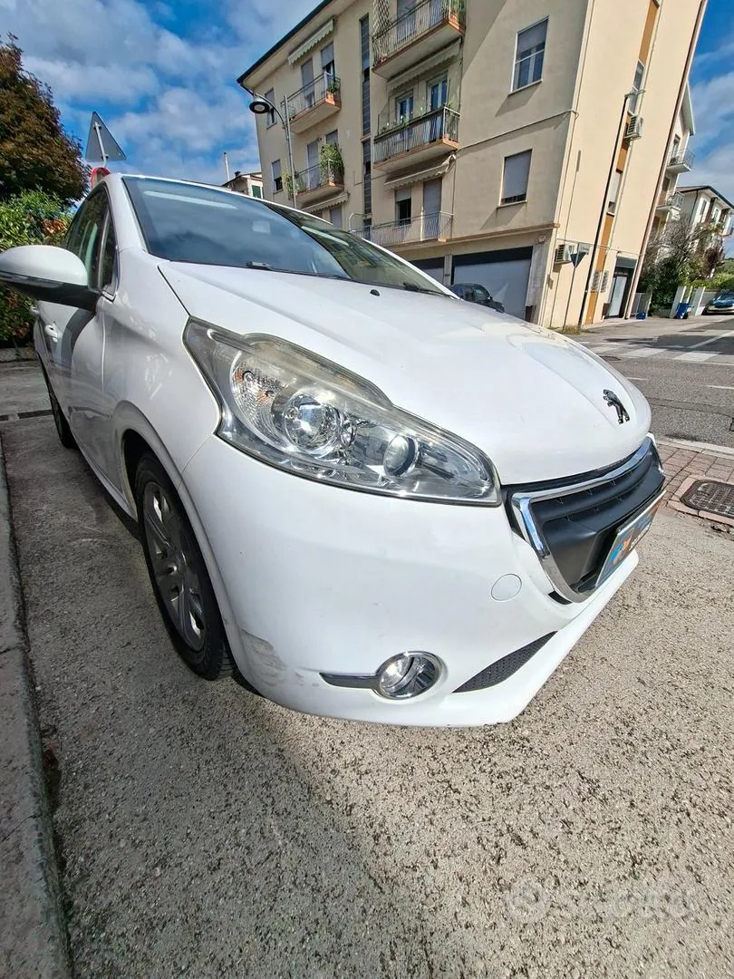 Peugeot 208 2014 photo 3
