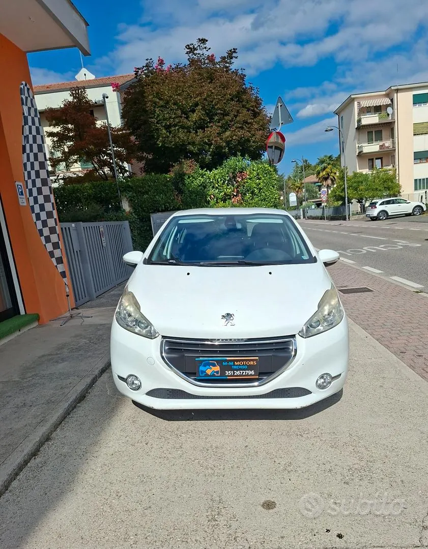Peugeot 208 2014 photo 2