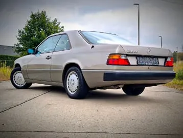 Mercedes-Benz E-Class 1988 photo 3