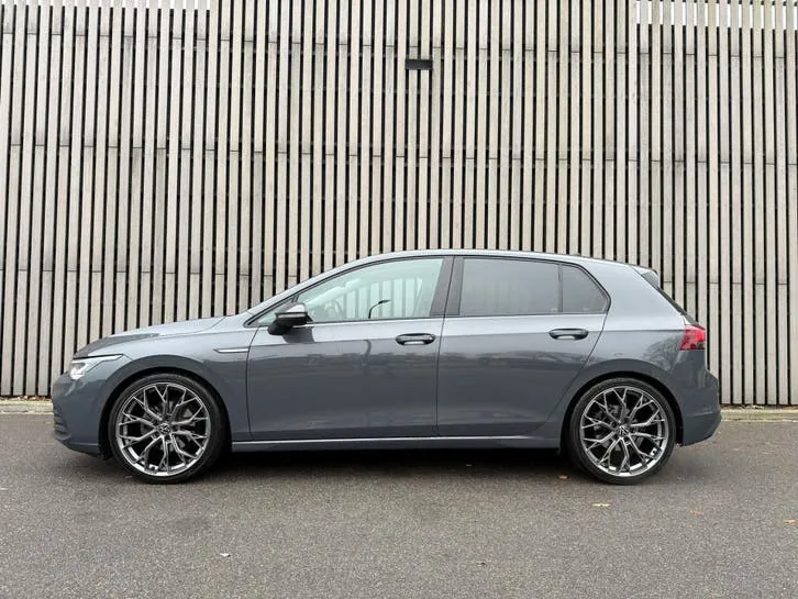 Volkswagen Golf 2022 photo 2