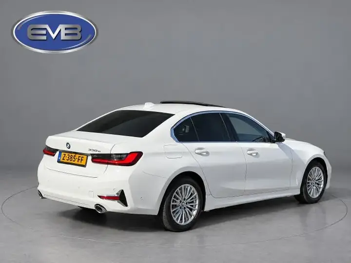 BMW 3 Series 2020 photo 3