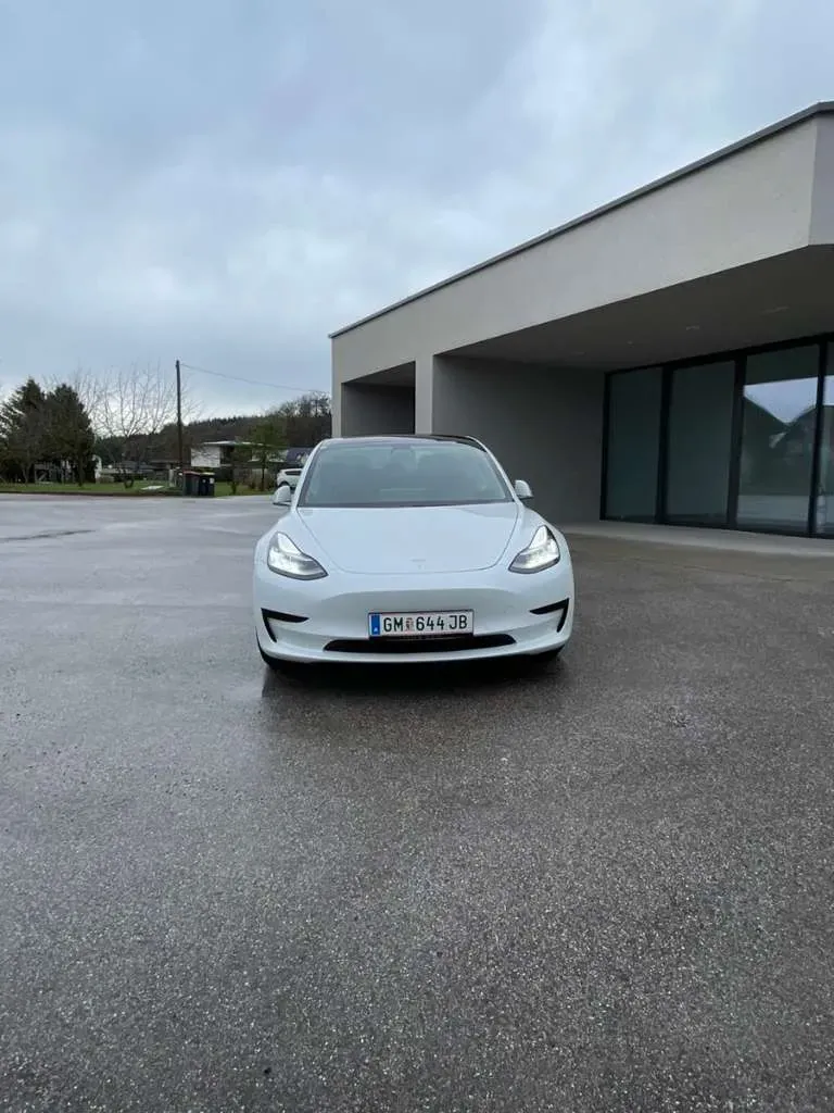 Tesla Model 3 2020 photo 2