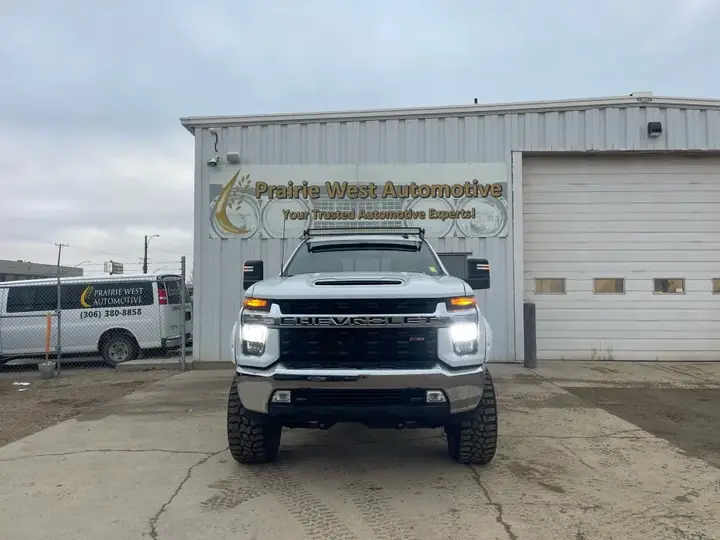 Chevrolet Silverado 3500Hd 2022 photo 2