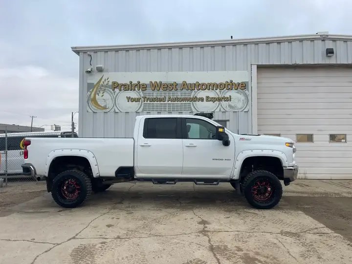Chevrolet Silverado 3500Hd 2022 photo 4
