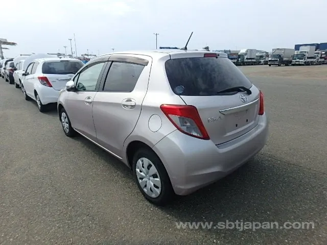 Toyota Vitz 2011 photo 3