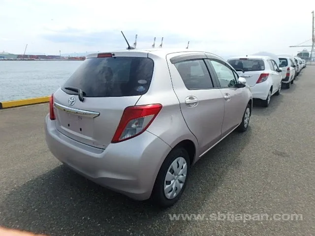 Toyota Vitz 2011 photo 4