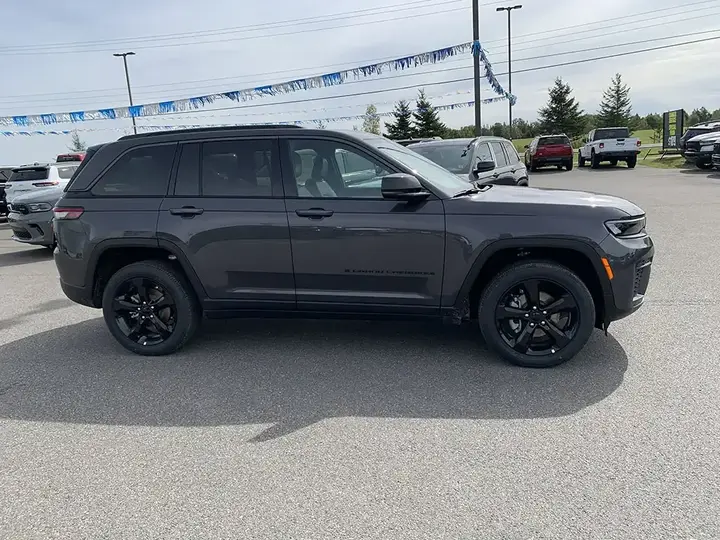 Jeep Grand Cherokee 2026 photo 5