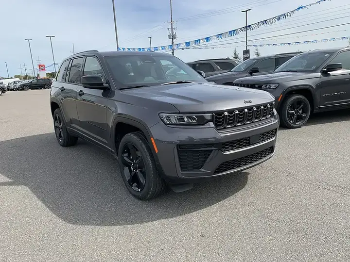 Jeep Grand Cherokee 2026 photo 4