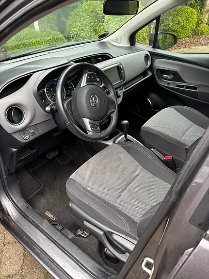 Toyota Yaris 2015 photo 4