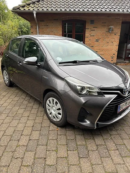 Toyota Yaris 2015 photo 2