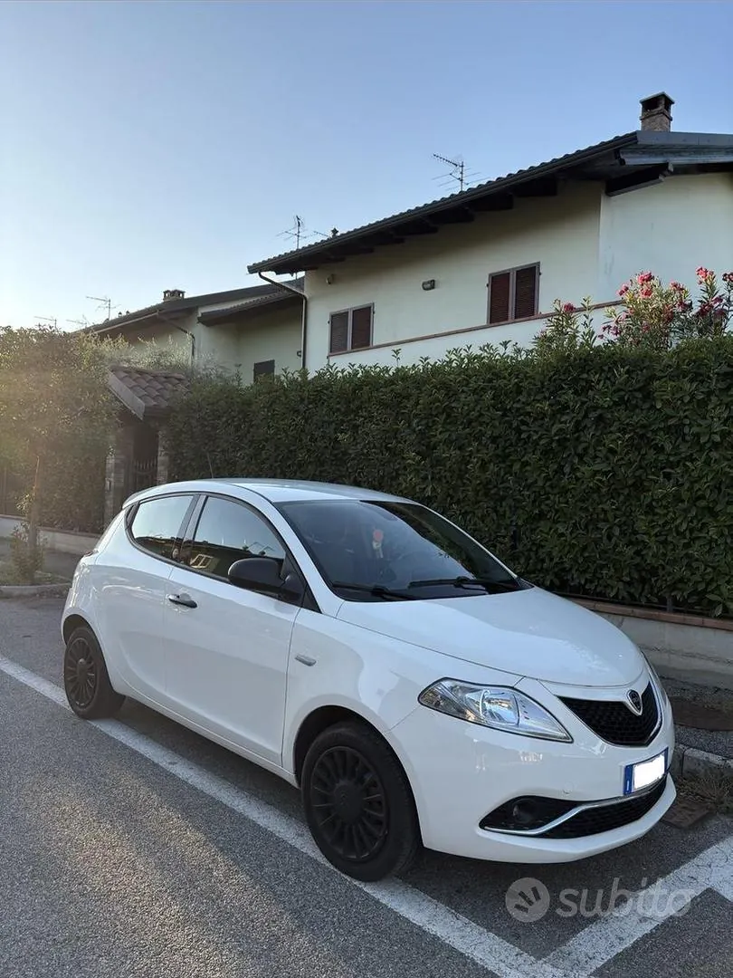 Lancia Ypsilon