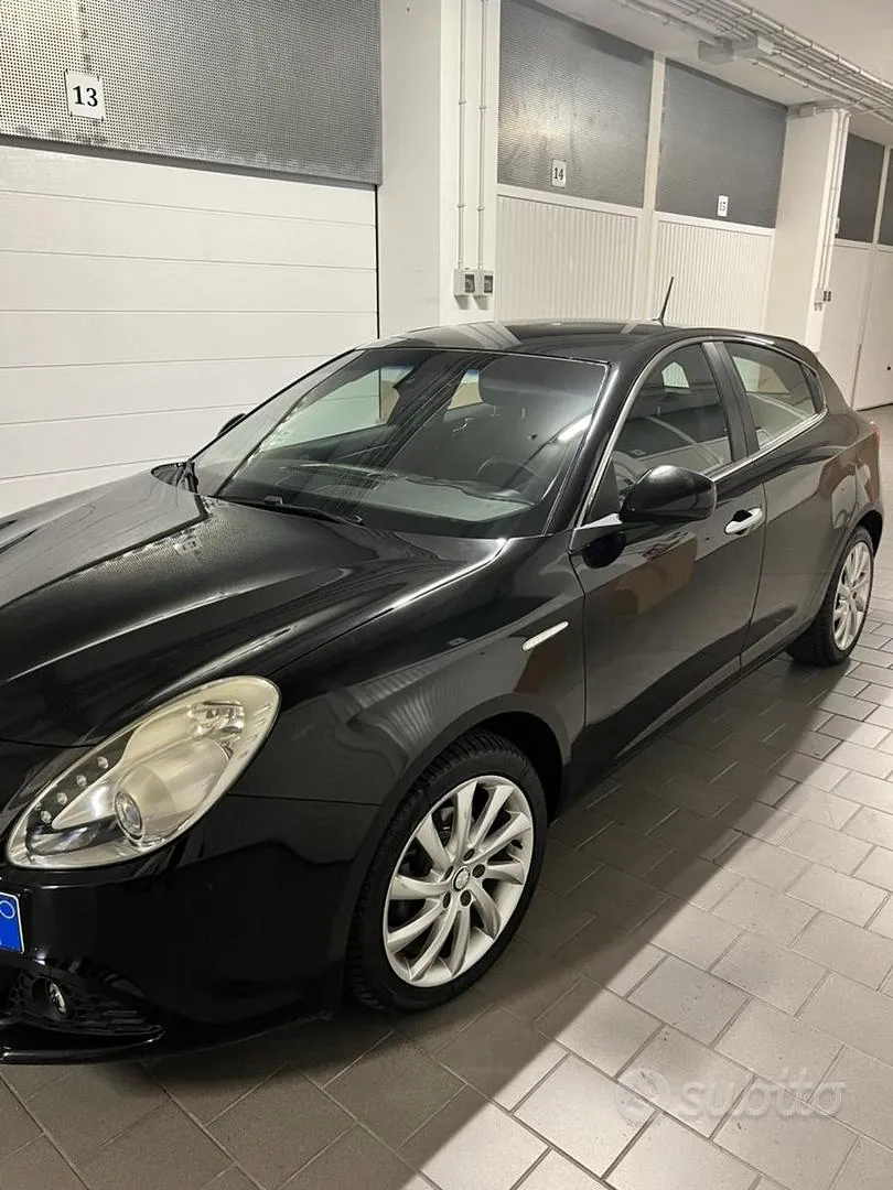 Alfa Romeo Giulietta 2011 photo 2