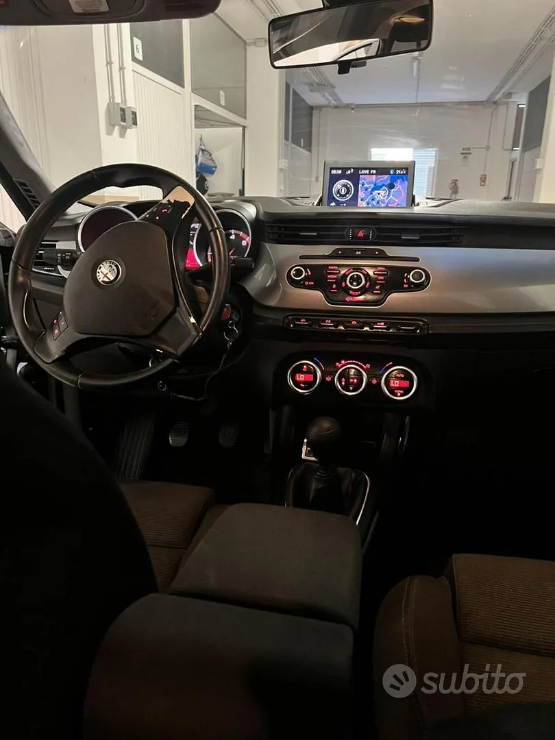 Alfa Romeo Giulietta 2011 photo 5