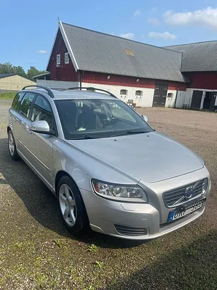 Volvo V50 2011 photo 2