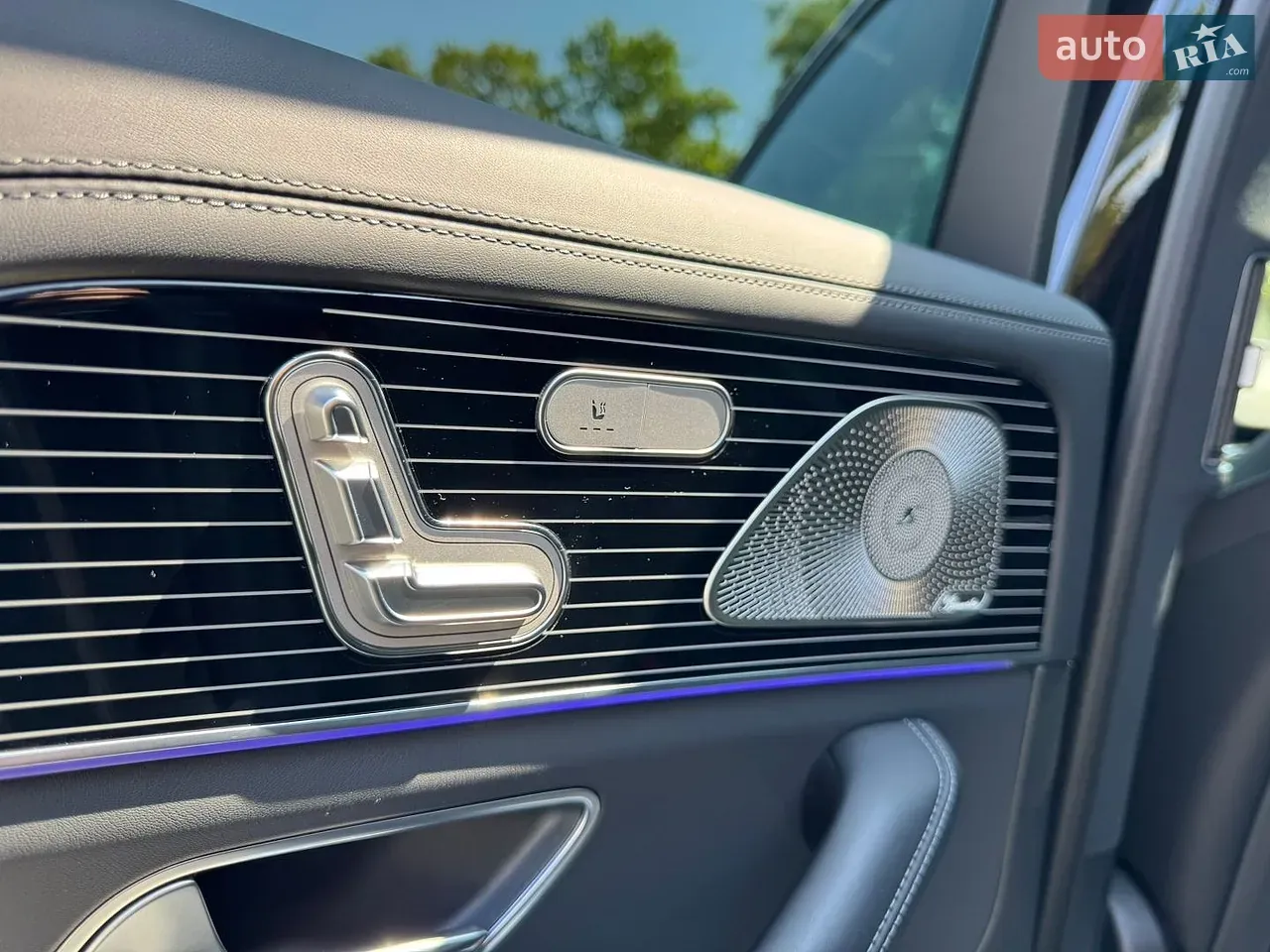Mercedes-Benz Gls-Class 2025 photo 5