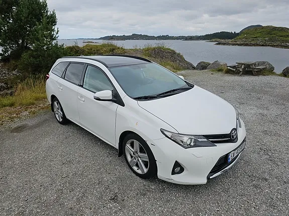 Toyota Auris 2013 photo 4