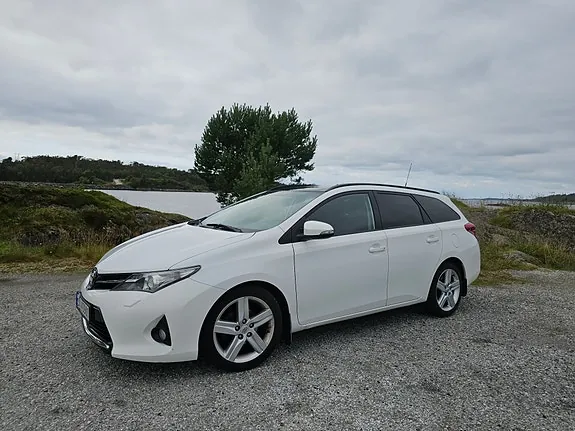 Toyota Auris 2013 photo 5