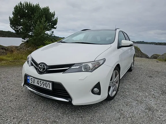 Toyota Auris 2013 photo 3