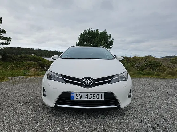 Toyota Auris 2013 photo 2