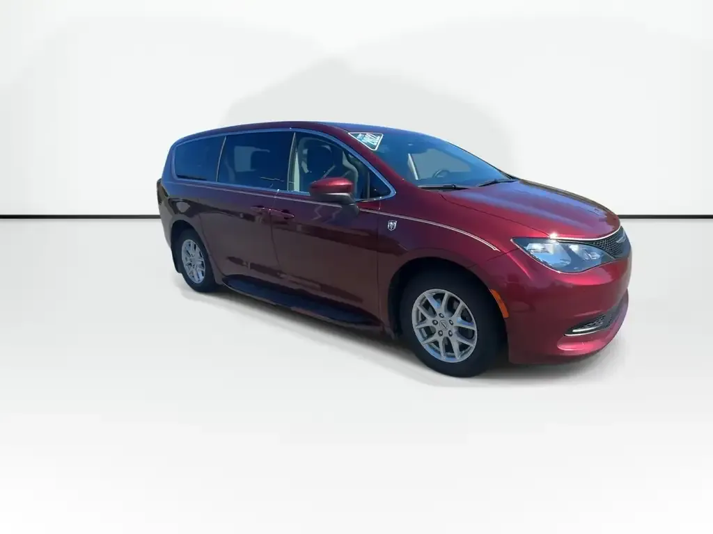Chrysler Grand Caravan 2022 photo 2