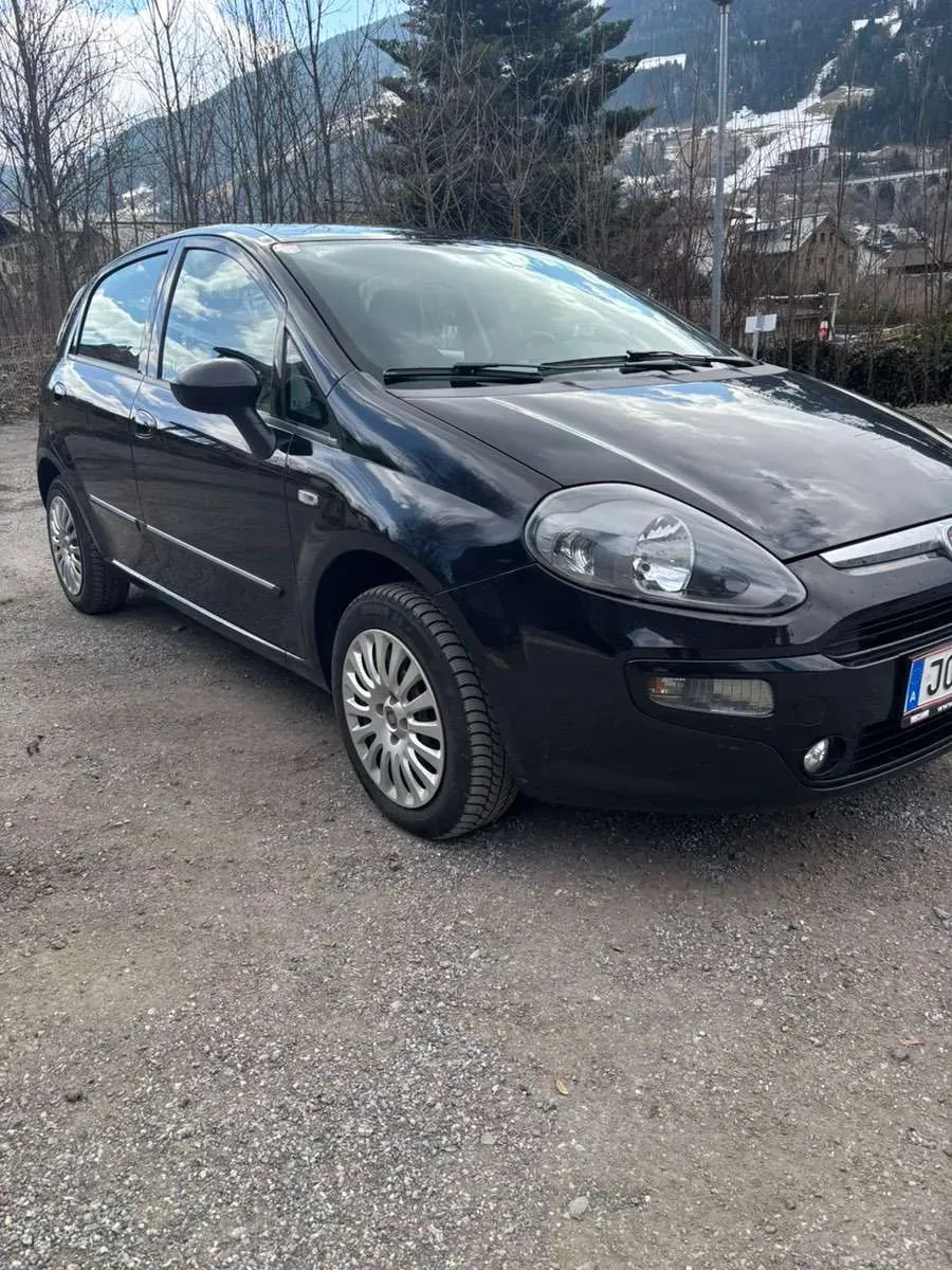 Fiat Punto 2011 photo 2
