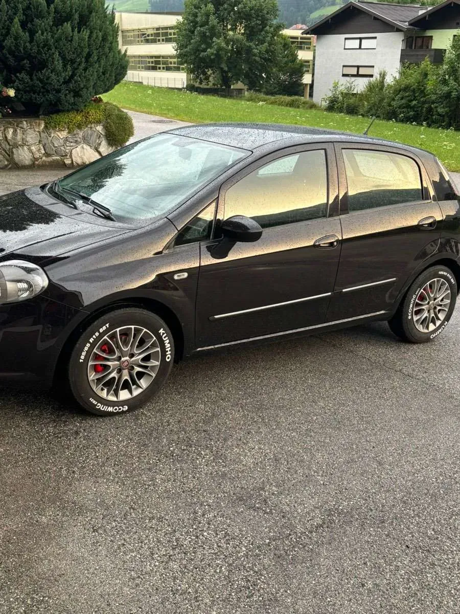 Fiat Punto 2011 photo 3