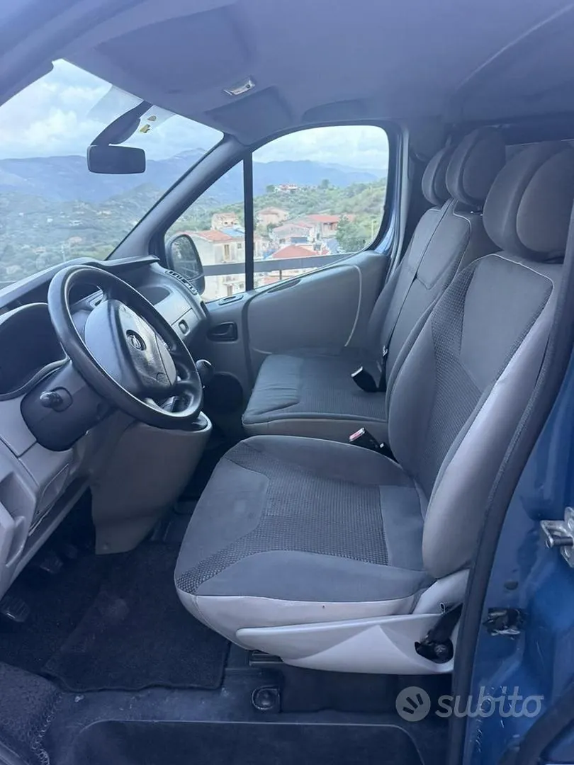 Opel Vivaro 2011 photo 4