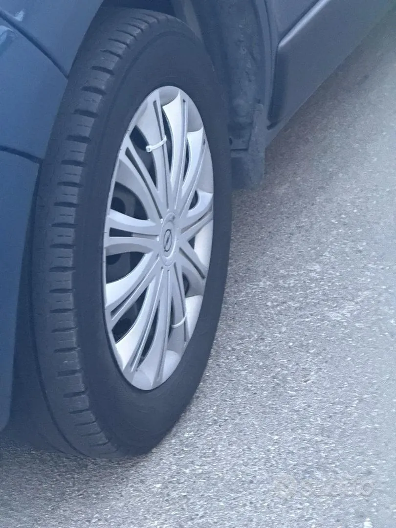 Opel Vivaro 2011 photo 2