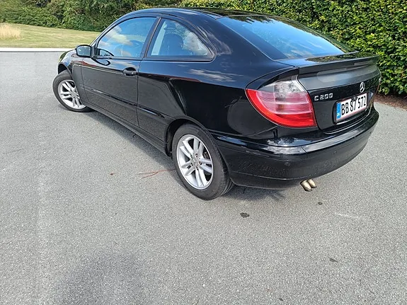 Mercedes-Benz C200 2003 photo 2