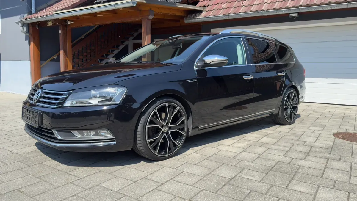 Volkswagen Passat 2012 photo 2