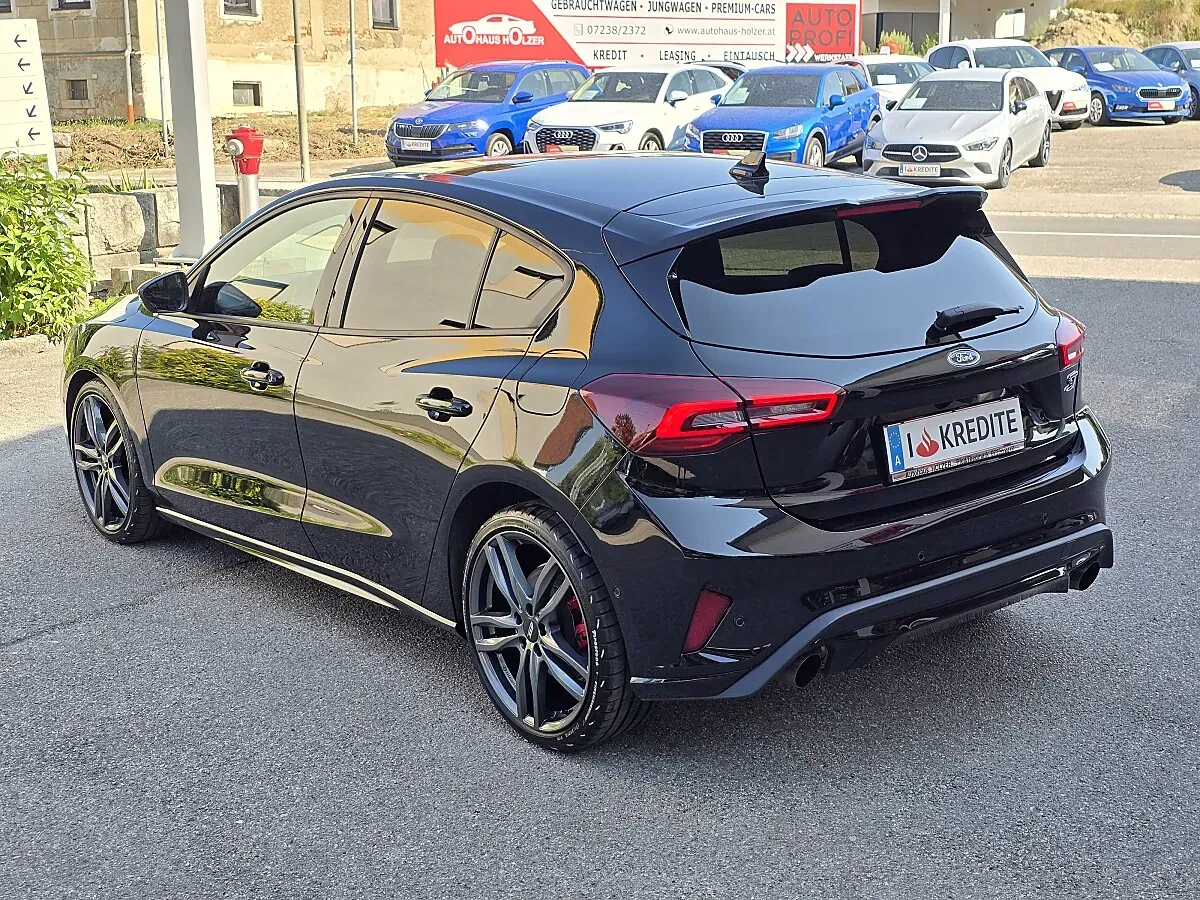 Ford Focus 2022 photo 2