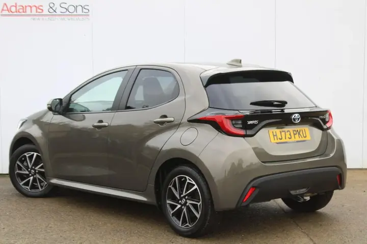 Toyota Yaris 2023 photo 2